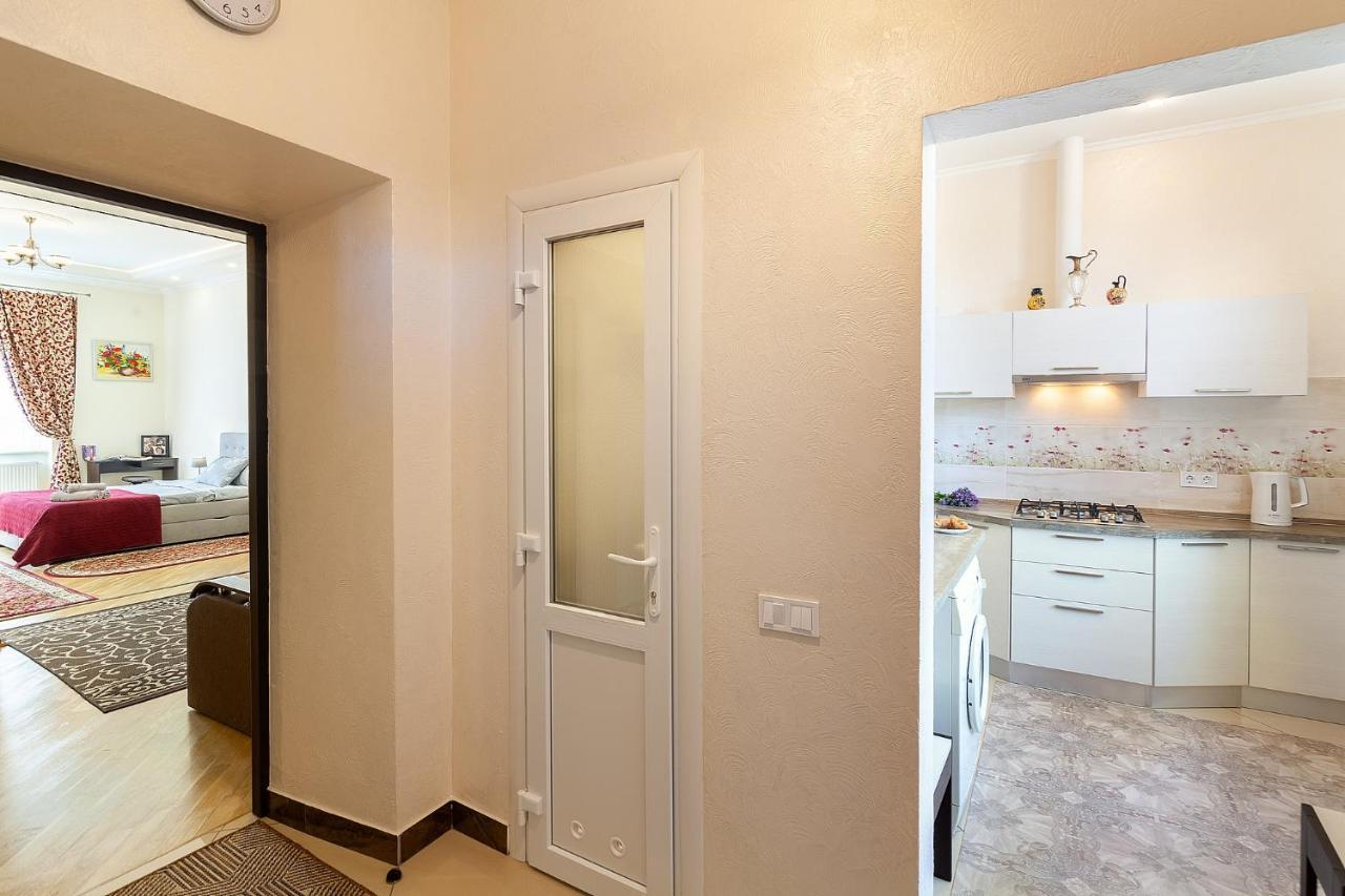 Apartment On Tamanska - Вулиця Дарії Гусяк Lviv Dış mekan fotoğraf