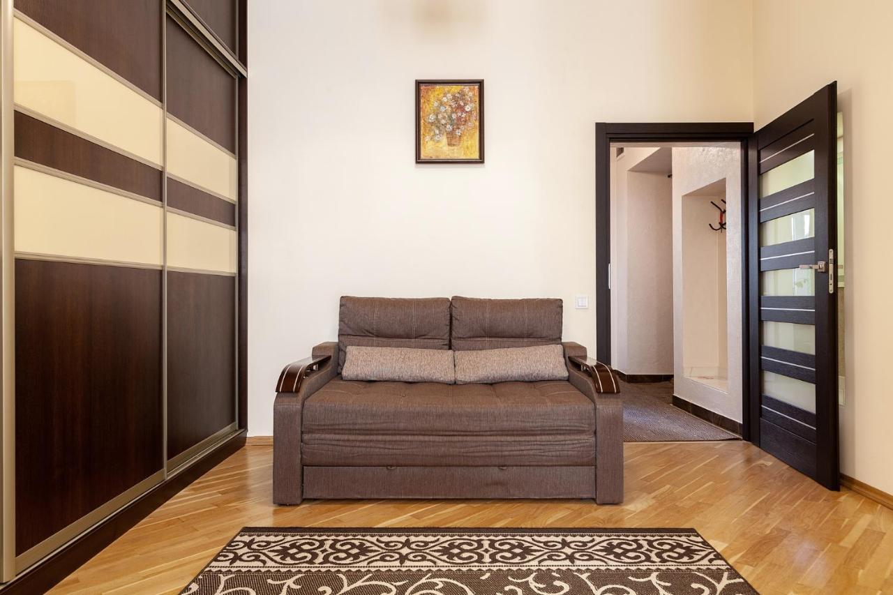 Apartment On Tamanska - Вулиця Дарії Гусяк Lviv Dış mekan fotoğraf